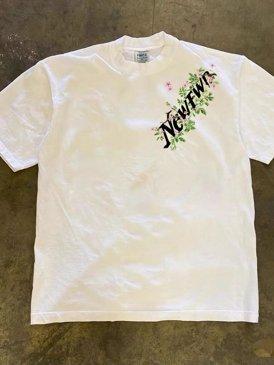 Streetwear Brand With Flowers - تي شيرت أمريكي الطراز بطباعة زهور