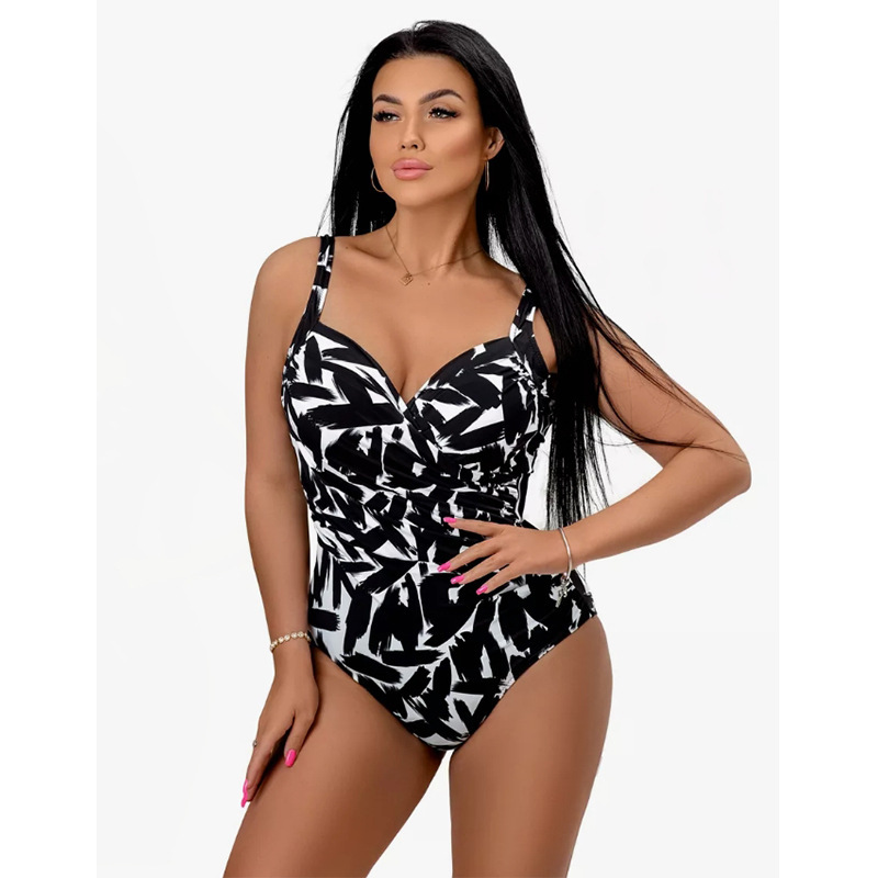ملابس سباحة نسائية روسية مثيرة - مراجعة A Bathing Ape Camo وسعره