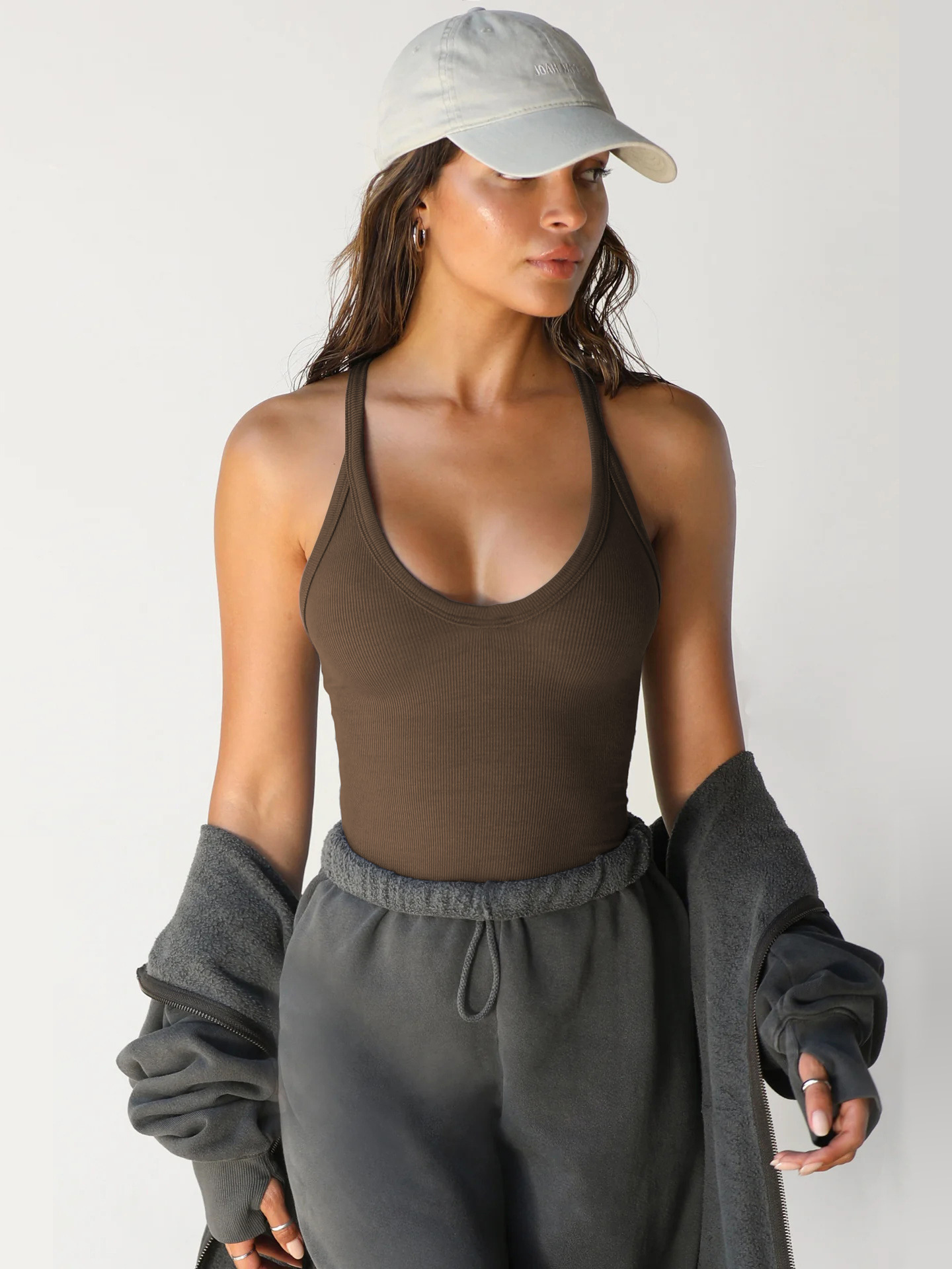 سترة جديدة لعام 2024 بقاعدة نس - مراجعة Europe Streetwear Brand وسعره