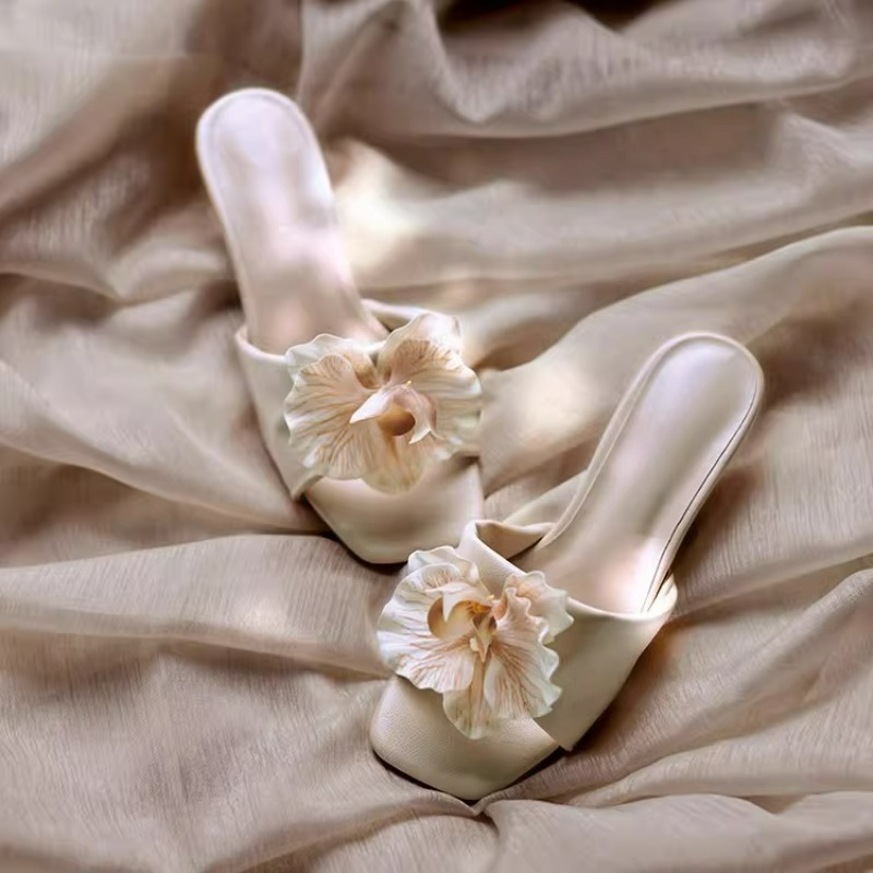 صنادل نسائية ماركة 2026 صيفية  - مراجعة Streetwear Brand With Flowers وسعره